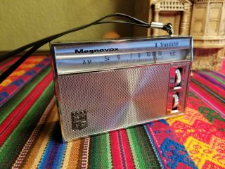 Vintage Magnavox Model 2 - Am - 802 Transistor Radio -
