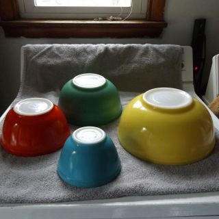 Vintage Set Of 4 Pyrex Primary Colors Nesting Bowls 5 1/5 " - 10 1/2 " Sizes
