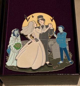 Disney Haunted Mansion Friday The 13th Last Dance Boxed Jumbo Pin 68121 - Le 750
