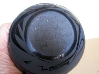 Black on black Santa Clara Pueblo pot signed by Merton & Linda Sisneros - 1997 5