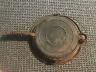 Vintage Wagner Cast Iron Waffle Maker No.  9 Patent 1910