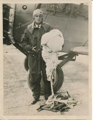 1929 Aviation Press Photo Air Mail Pilot Saved By Parachute W Mail Bag