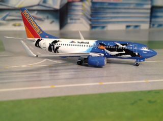 Southwest Airlines Boeing 737 - 700 N280wn Penguin1 1/400 Scale Model Aeroclassics