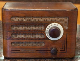 Westinghouse Model B470 Table Radio