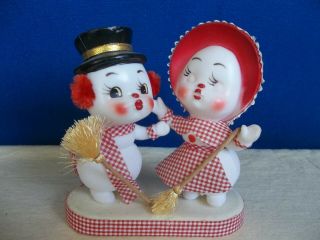Adorable Vintage Kissing Snowman & Snowwoman Christmas Figurine Plastic Décor