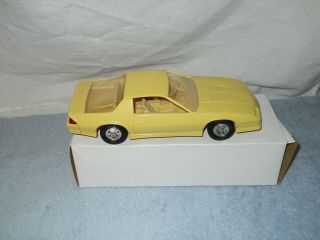 Ertl Amt Vintage 1985 Chevy Camaro Dealer Promo Car Yellow Hardtop W/ Box