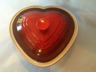Le Creuset Heart Shaped Red 2.  5 Qt.  Dutch Oven/casserole French Enameled Stonewa
