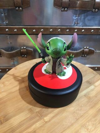 Disney Star Wars Weekends Stitch As Yoda Statue & Limited Edition Pin 2013