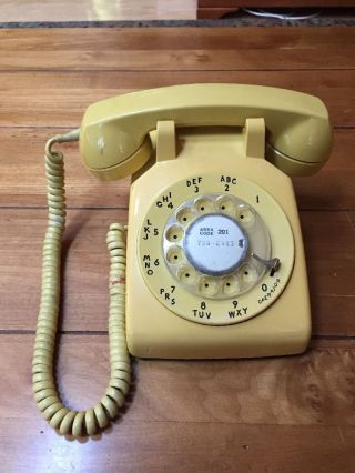 Vintage 1970s Yellow Western Electric Desk Rotory Dial Phone At&t Bell Systems