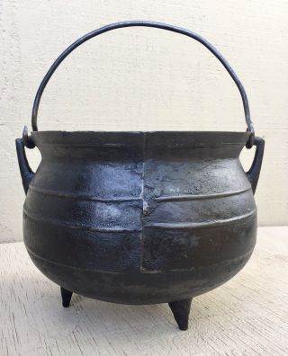 Antique Unmarked Cast Iron 3 Leg Bean Pot Cowboy Kettle Gypsy Cauldron