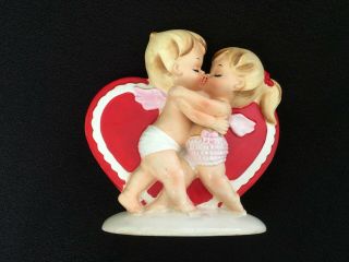 Vintage Lefton Valentine Planter Boy Girl Angel Kissing In Front Red Heart 2958
