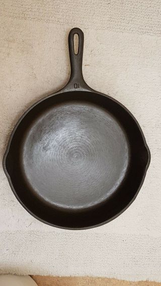 VINTAGE GRISWOLD 10A CAST IRON SKILLET FRYING PAN W/SMALL BLOCK LOGO SITS FLAT 2