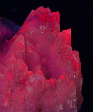 Flame Like Effect In Twinned Fluorescent Calcite Crystals From Santa Eulalia