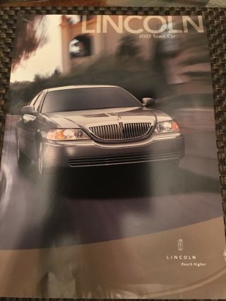 2007 Lincoln Town Car Preview Brochure