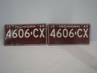 Two 1969 Michigan License Plate Matching Set 4606 - Cx