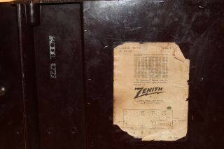 1950 ' s Zenith table top radio 2