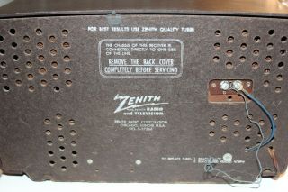 1950 ' s Zenith table top radio 3