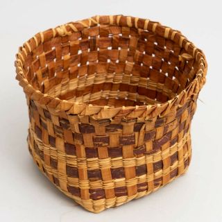 Antique Northwest Coast Native American Indian Cedar Bark Round Basket 9.  25 " W