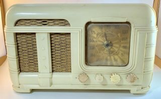 Vintage Fada Model 790 Tube Radio