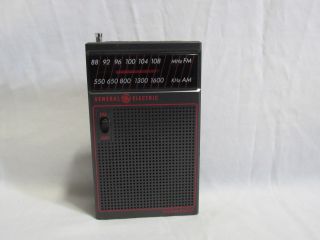 Vintage General Electric Ge Portable Handheld Am/fm Radio 7 - 2582g (2c1)