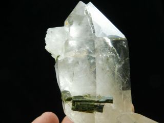 A Big Quartz Crystal Cluster With GREEN Epidote Found in Brazil 218gr e 2