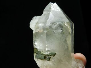 A Big Quartz Crystal Cluster With GREEN Epidote Found in Brazil 218gr e 7