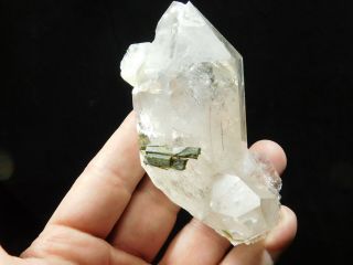 A Big Quartz Crystal Cluster With GREEN Epidote Found in Brazil 218gr e 8