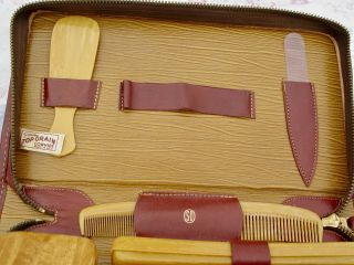 Vintage Men ' s Leather Bakelite Travel Vanity Grooming Kit Zippered 5