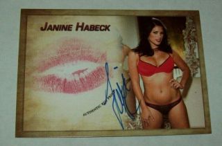 2019 Collectors Expo Playboy Model Janine Habeck Autographed Kiss Print Card