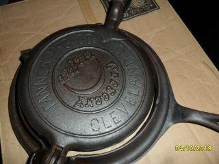 8 Fanner Mfg.  Co.  Cast Iron Crescent Waffle Maker & Best Made S.  R.  Co.  8 Base