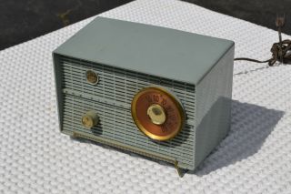 Vintage 1957 Mid Century Rca 8 - X - 5h Tube Radio " The Lyons "
