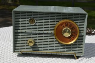 Vintage 1957 Mid Century RCA 8 - X - 5H Tube Radio 