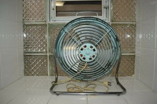 Vintage Country Aire Table Fan made by Lakewood Model H00113204C.  All Metal 3