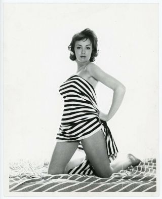 British Movie Starlet Beth Rogan Wrapped In Towel Vintage 1957 Pin - Up Photograph