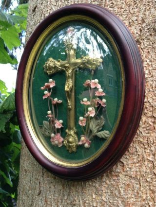 Vintage Oval Wood Framed Convex Dome Glass Metal Cross Jesus Christ Corpus Wall