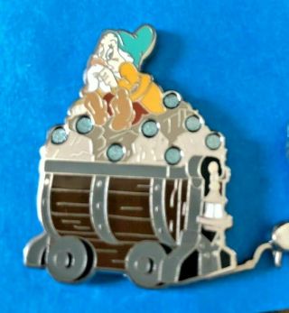 Snow White and the Seven Dwarfs Mine Car Mystery Train Disney 7 Pin Set 4