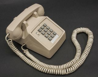 1993 Gte Model 910270 - 044 Push Button Desk Phone Beige