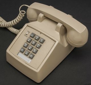 1993 GTE Model 910270 - 044 Push Button Desk Phone Beige 2