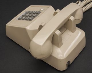 1993 GTE Model 910270 - 044 Push Button Desk Phone Beige 3