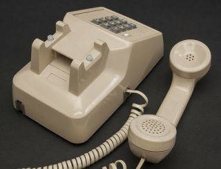 1993 GTE Model 910270 - 044 Push Button Desk Phone Beige 4