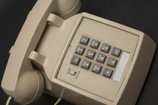 1993 GTE Model 910270 - 044 Push Button Desk Phone Beige 5