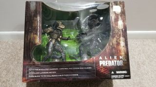 Alien & Predator Deluxe Boxed Set Movie Maniacs Series V 5 Mcfarlane Toys