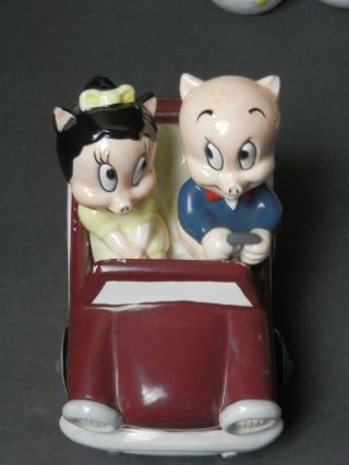Vintage Porky Pig Petunia Pig Sitting In Car Salt And Pepper Shaker Looney Tunes