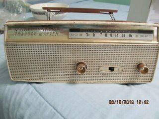 Vintage Channel Master Model 6510 / 6 Transistor Cordless Portable Am Radio