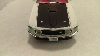 1:18 Ertl 1969 Ford Mustang Mach 1 White With Black Hood Diecast American Muscle 4