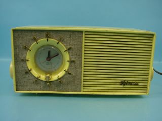 Vintage Sylvania Model 2107 Yellow Bakelite Telechron Clock W/ Radio & Alarm