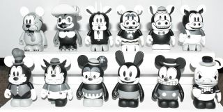 Disney Vinylmation Classics Series Black & White Set Complete With Chaser