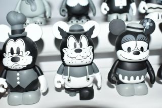 Disney Vinylmation Classics Series Black & White Set Complete with Chaser 3