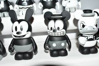 Disney Vinylmation Classics Series Black & White Set Complete with Chaser 4