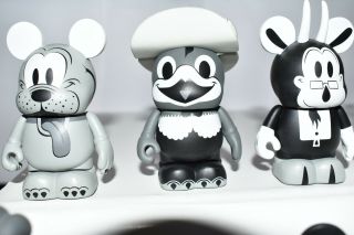Disney Vinylmation Classics Series Black & White Set Complete with Chaser 5
